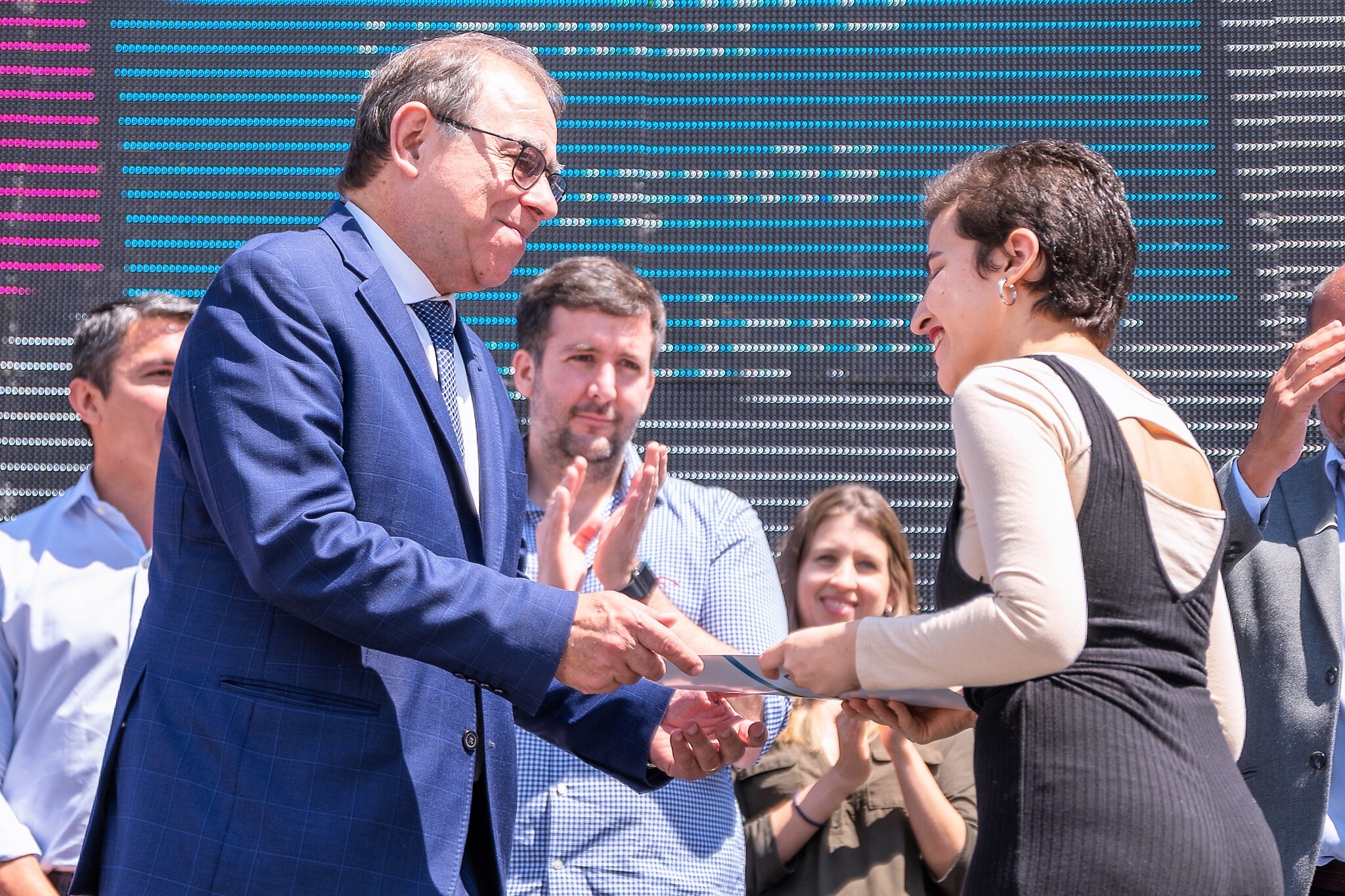 EMPRENDER JOVEN: TASSANO ENTREGÓ PREMIOS A LOS GANADORES