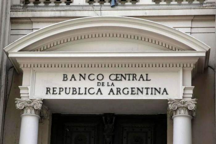 EL BANCO CENTRAL VOLVIÓ A BAJAR LA TASA DE INTERÉS, Y LA FIJÓ EN EL 40%