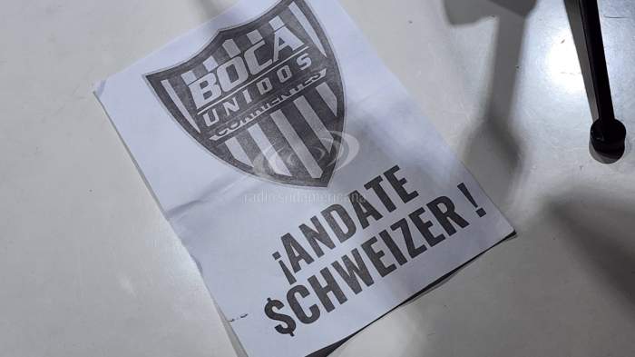 PANFLETOS CONTRA EL TESORERO DE BOCA UNIDOS: “¡ANDATE SCHWEIZER!”