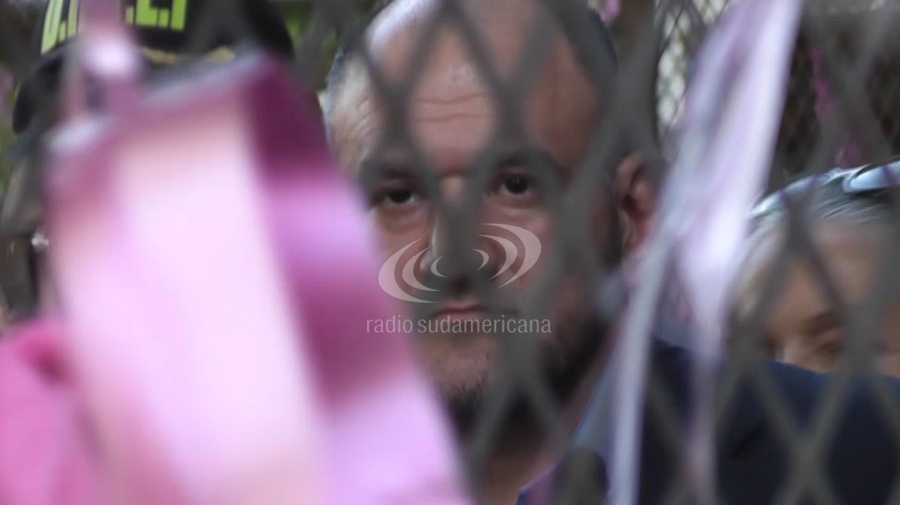 EL ABOGADO DE EMERENCIANO SENA SE RETIRÓ ENTRE INSULTOS Y ABUCHEOS